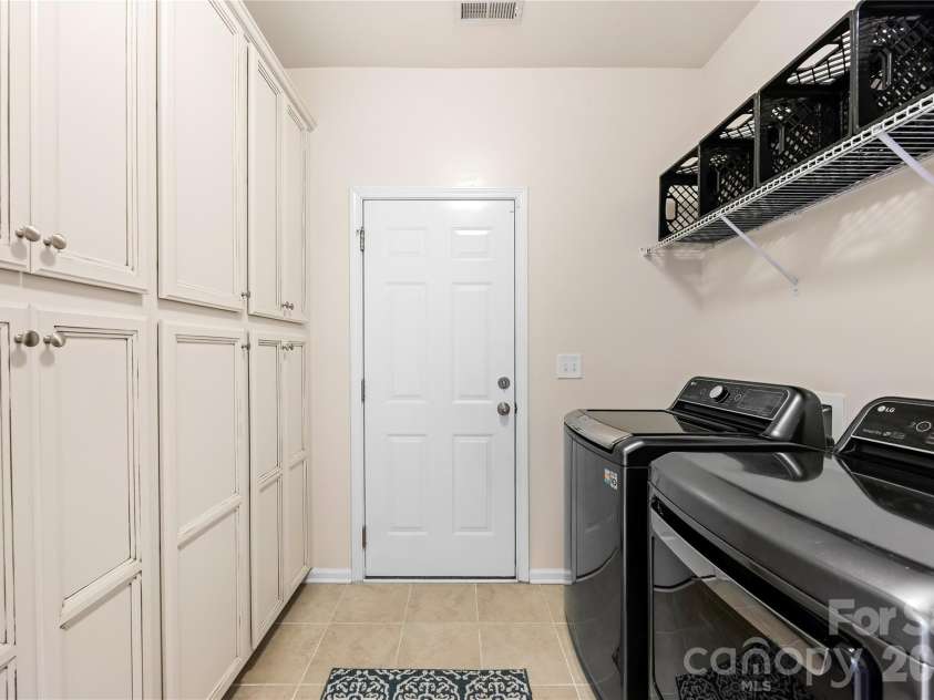 13522 Hyperion Hills Lane, Charlotte, NC 28278.  MLS# CAR4410592, YatesRealty ID 42728. 