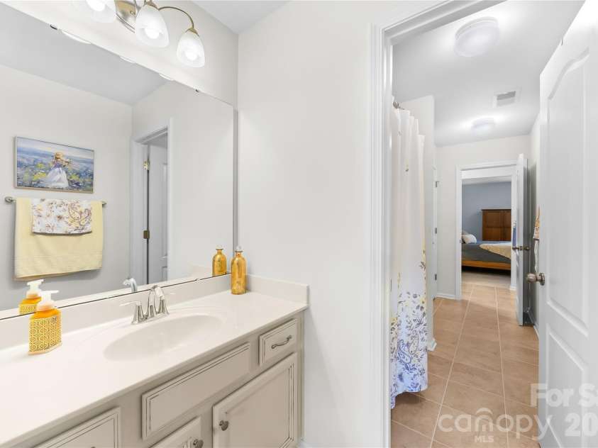 13522 Hyperion Hills Lane, Charlotte, NC 28278.  MLS# CAR4410592, YatesRealty ID 42728. 
