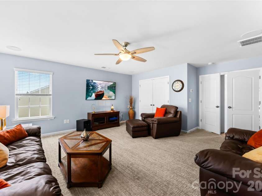 13522 Hyperion Hills Lane, Charlotte, NC 28278.  MLS# CAR4410592, YatesRealty ID 42728. 