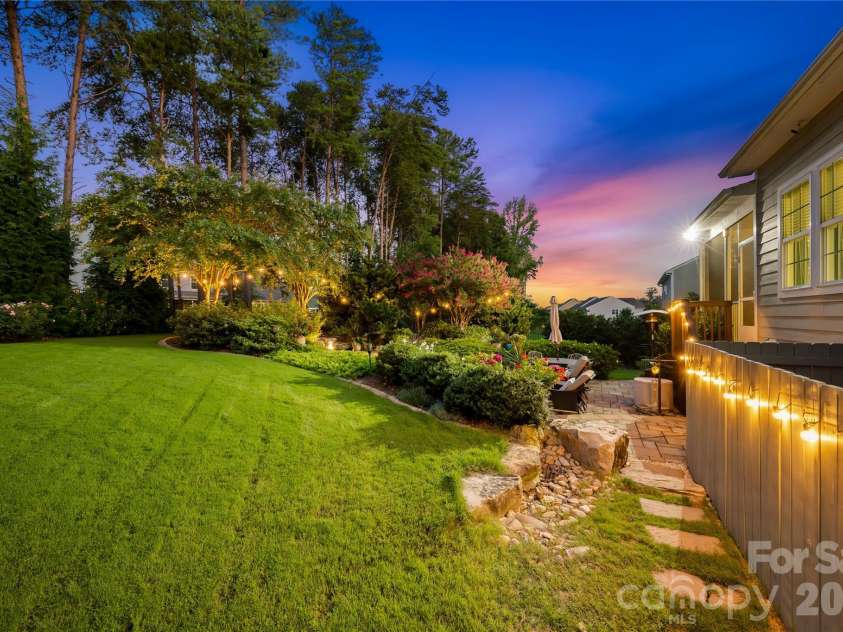 13522 Hyperion Hills Lane, Charlotte, NC 28278.  MLS# CAR4410592, YatesRealty ID 42728. 