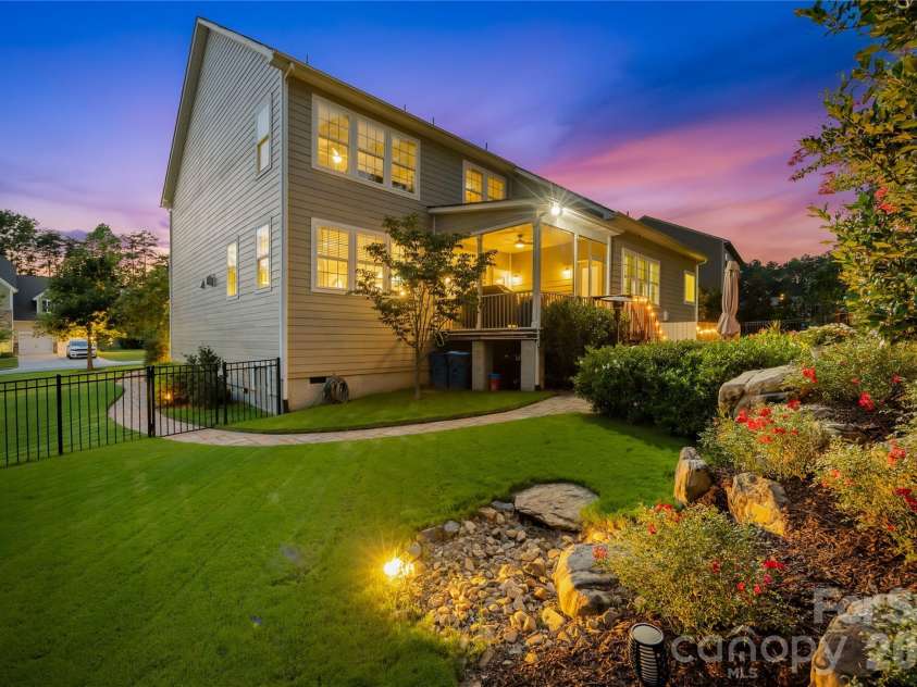 13522 Hyperion Hills Lane, Charlotte, NC 28278.  MLS# CAR4410592, YatesRealty ID 42728. 