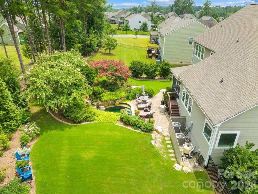 13522 Hyperion Hills Lane, Charlotte, NC 28278.  MLS# CAR4410592, YatesRealty ID 42728. 