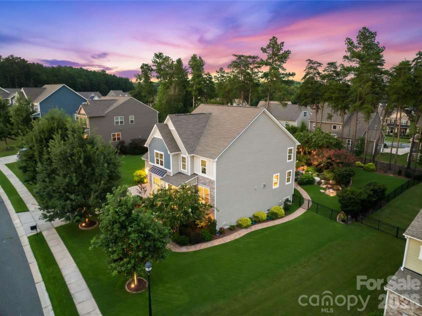 13522 Hyperion Hills Lane, Charlotte, NC 28278.  MLS# CAR4410592, YatesRealty ID 42728. 