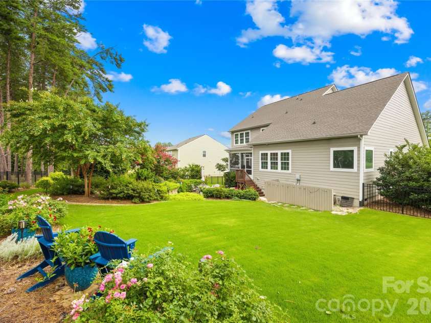 13522 Hyperion Hills Lane, Charlotte, NC 28278.  MLS# CAR4410592, YatesRealty ID 42728. 