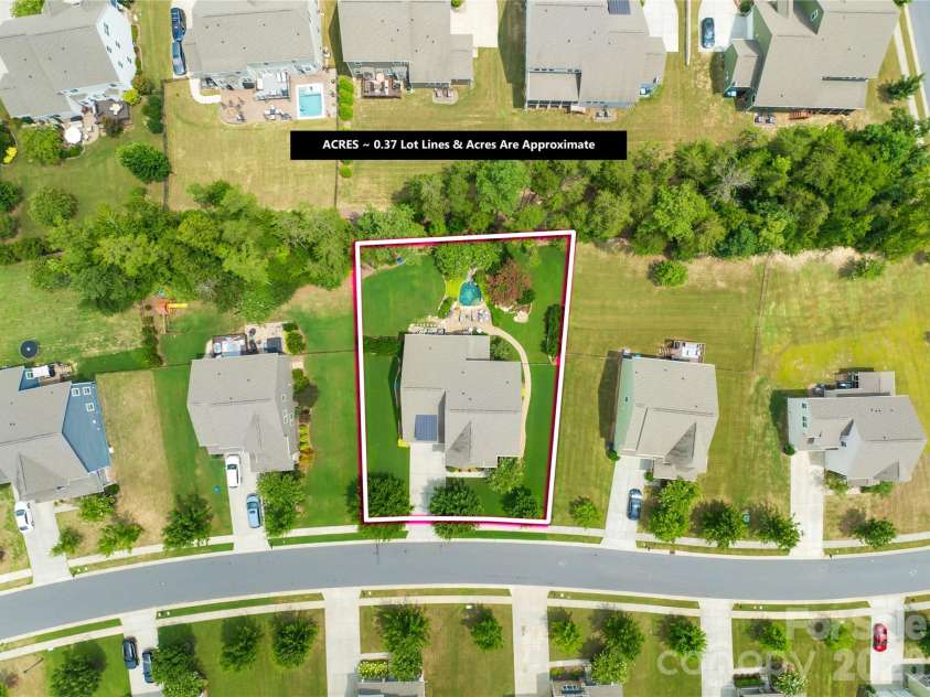 13522 Hyperion Hills Lane, Charlotte, NC 28278.  MLS# CAR4410592, YatesRealty ID 42728. 