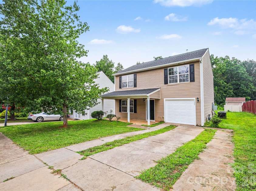 5626 Graypark Drive, Charlotte, NC 28269.  MLS# CAR4398433, YatesRealty ID 42729. 