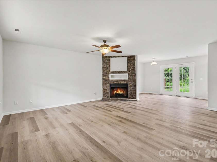 5626 Graypark Drive, Charlotte, NC 28269.  MLS# CAR4398433, YatesRealty ID 42729. 