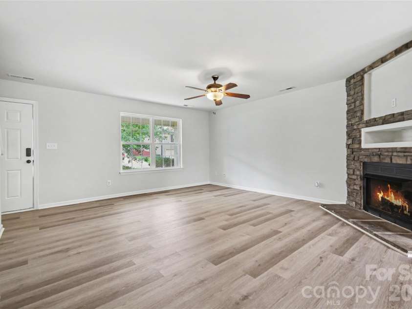 5626 Graypark Drive, Charlotte, NC 28269.  MLS# CAR4398433, YatesRealty ID 42729. 