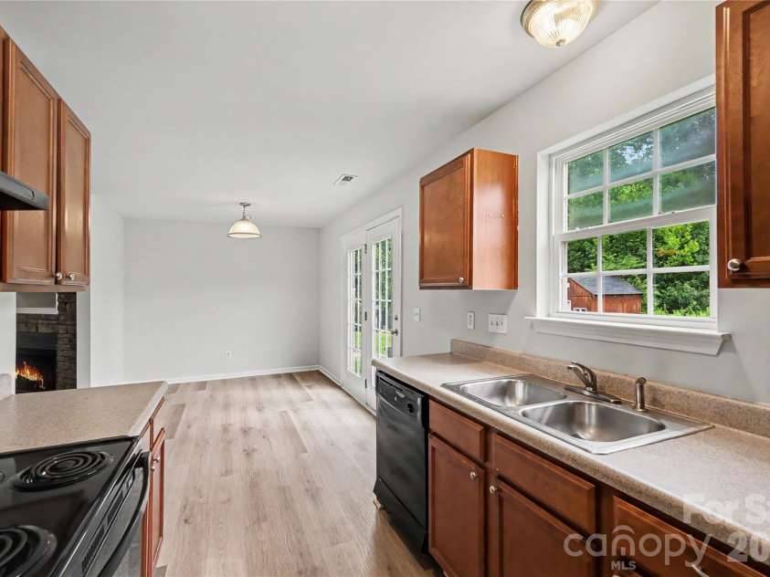 5626 Graypark Drive, Charlotte, NC 28269.  MLS# CAR4398433, YatesRealty ID 42729. 