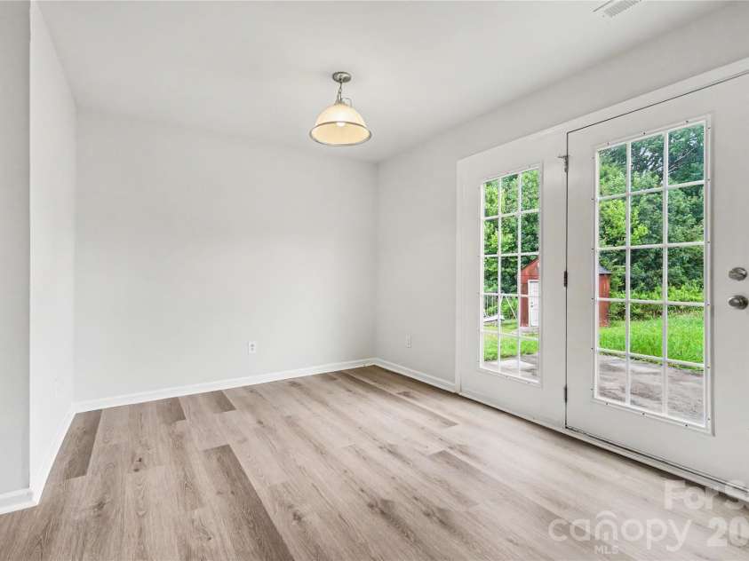 5626 Graypark Drive, Charlotte, NC 28269.  MLS# CAR4398433, YatesRealty ID 42729. 
