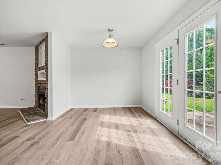 5626 Graypark Drive, Charlotte, NC 28269.  MLS# CAR4398433, YatesRealty ID 42729. 