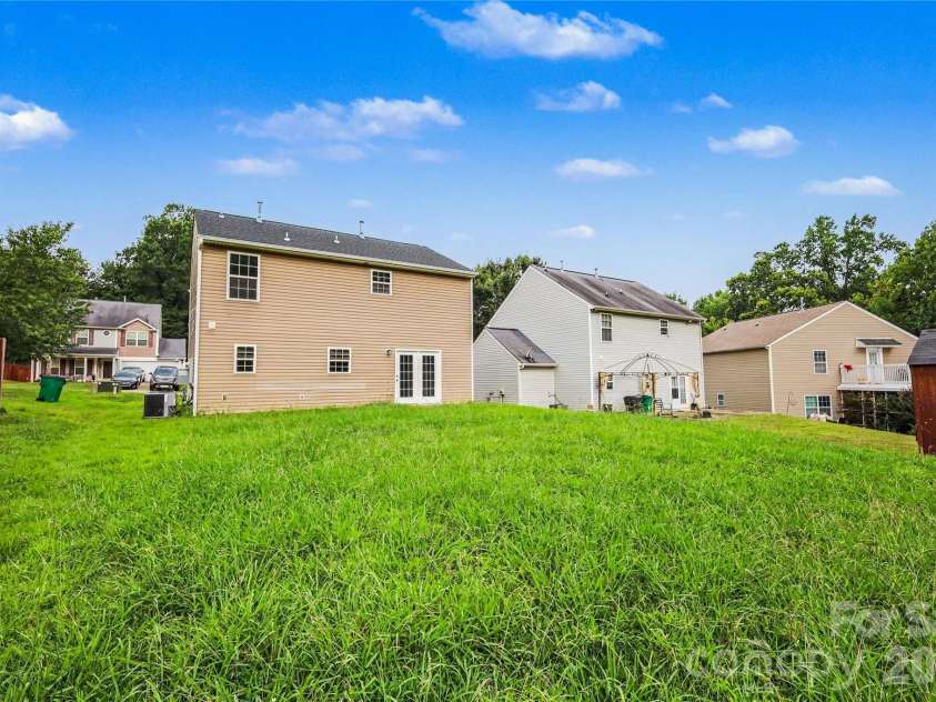 5626 Graypark Drive, Charlotte, NC 28269.  MLS# CAR4398433, YatesRealty ID 42729. 