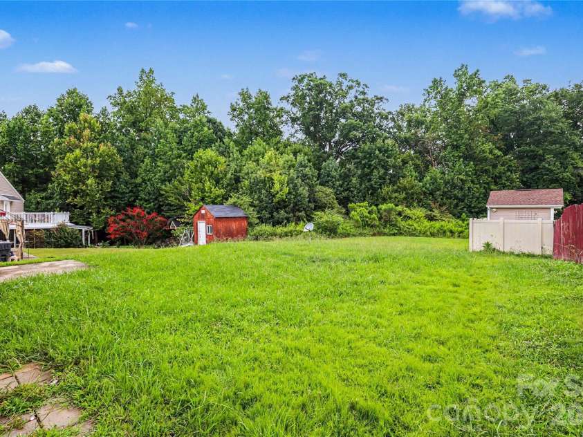 5626 Graypark Drive, Charlotte, NC 28269.  MLS# CAR4398433, YatesRealty ID 42729. 