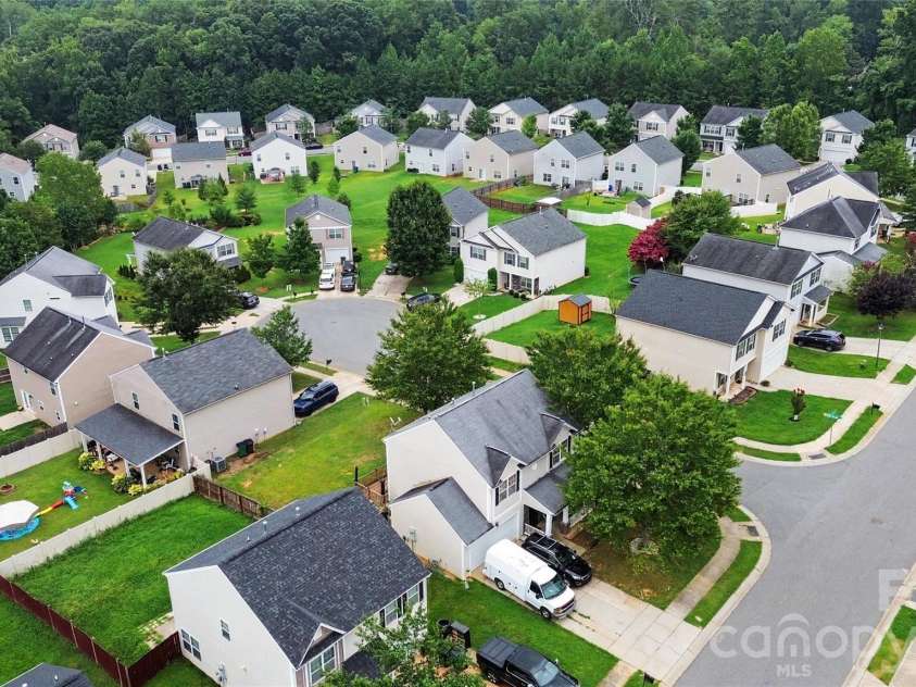 5626 Graypark Drive, Charlotte, NC 28269.  MLS# CAR4398433, YatesRealty ID 42729. 