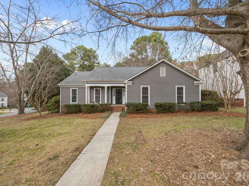 4326 Saxonbury Way, Charlotte, NC 28269.  MLS# CAR4356115, YatesRealty ID 4273. 