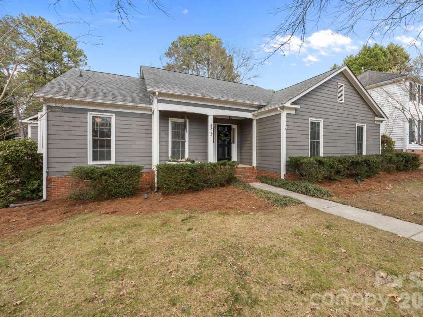 4326 Saxonbury Way, Charlotte, NC 28269.  MLS# CAR4356115, YatesRealty ID 4273. 