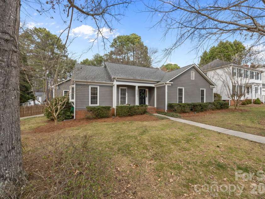 4326 Saxonbury Way, Charlotte, NC 28269.  MLS# CAR4356115, YatesRealty ID 4273. 