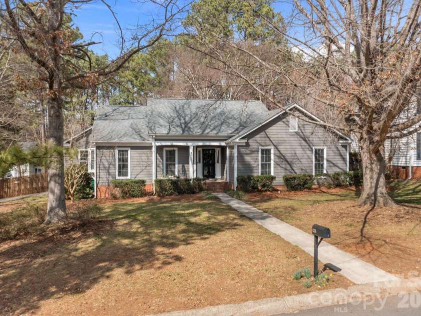 4326 Saxonbury Way, Charlotte, NC 28269.  MLS# CAR4356115, YatesRealty ID 4273. 