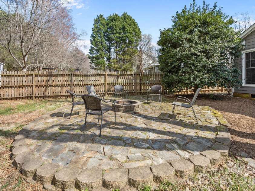 4326 Saxonbury Way, Charlotte, NC 28269.  MLS# CAR4356115, YatesRealty ID 4273. 