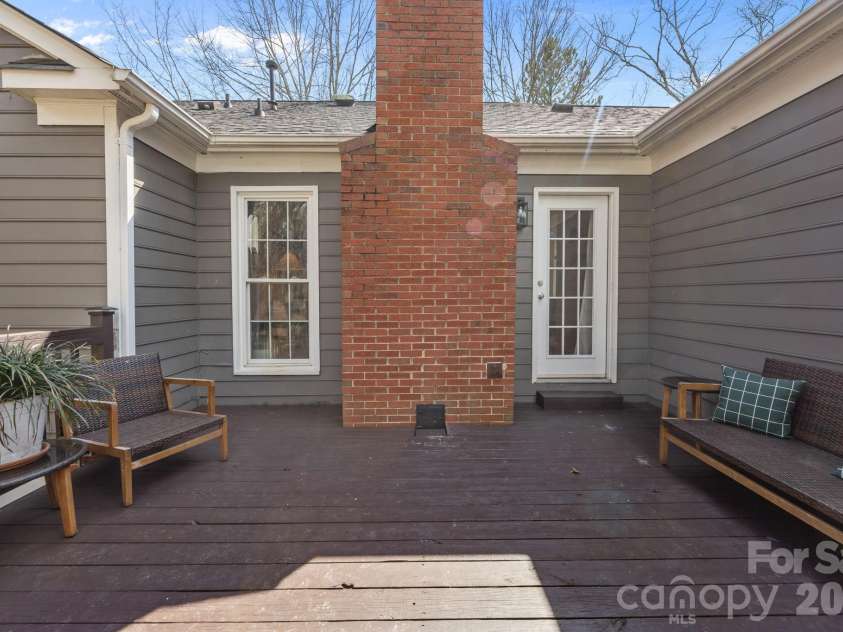 4326 Saxonbury Way, Charlotte, NC 28269.  MLS# CAR4356115, YatesRealty ID 4273. 