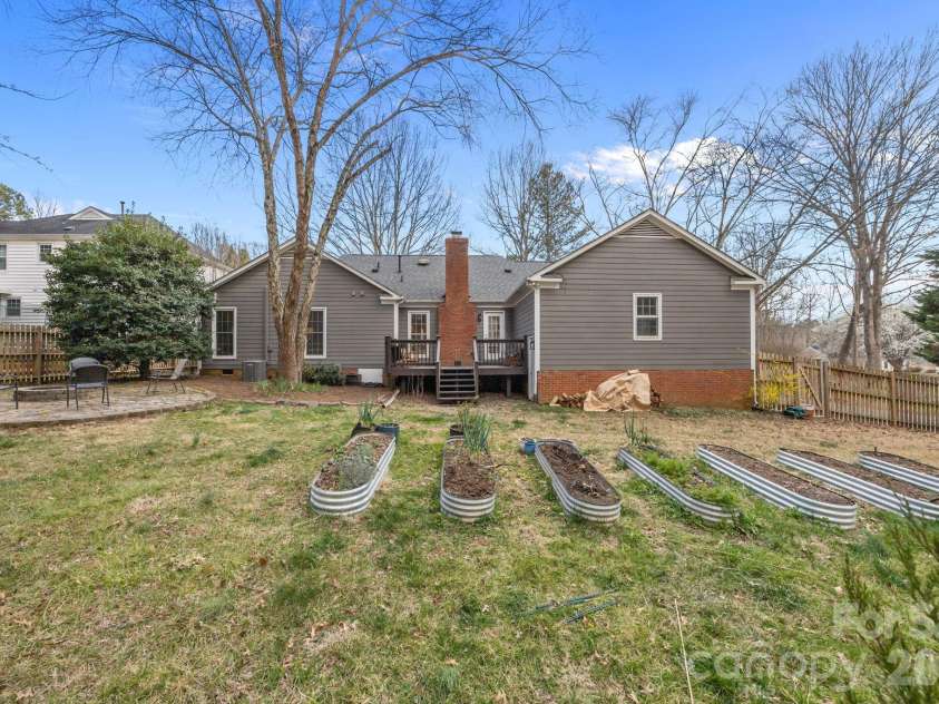 4326 Saxonbury Way, Charlotte, NC 28269.  MLS# CAR4356115, YatesRealty ID 4273. 