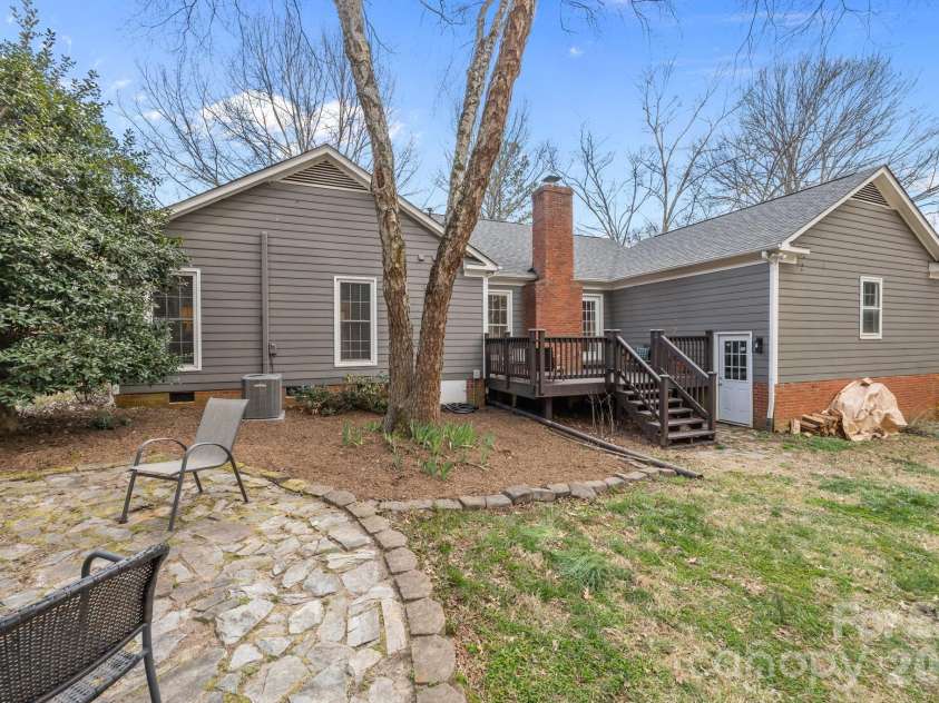 4326 Saxonbury Way, Charlotte, NC 28269.  MLS# CAR4356115, YatesRealty ID 4273. 