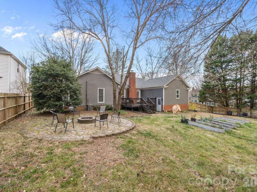 4326 Saxonbury Way, Charlotte, NC 28269.  MLS# CAR4356115, YatesRealty ID 4273. 