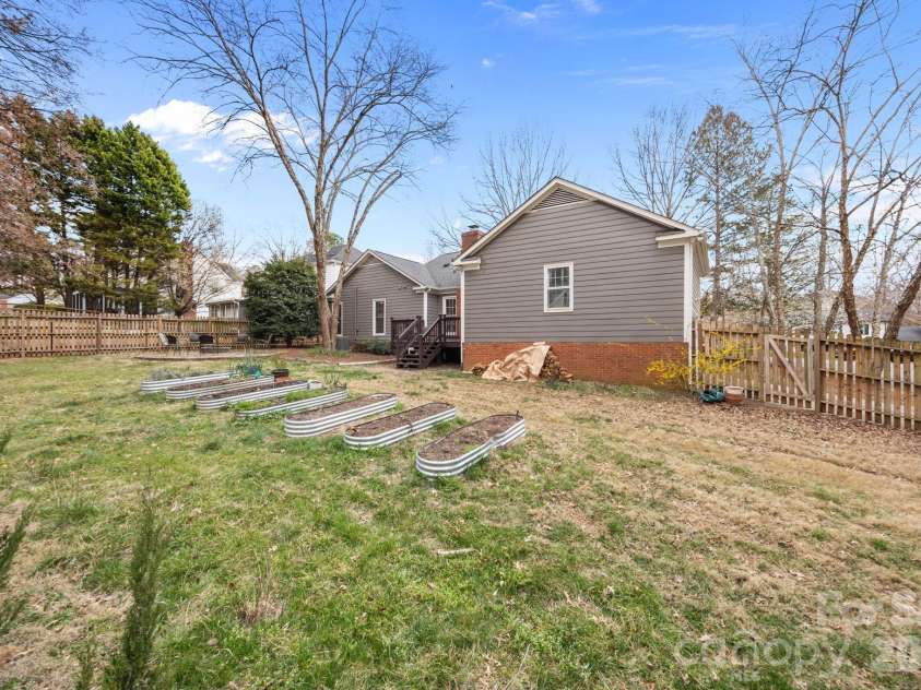 4326 Saxonbury Way, Charlotte, NC 28269.  MLS# CAR4356115, YatesRealty ID 4273. 