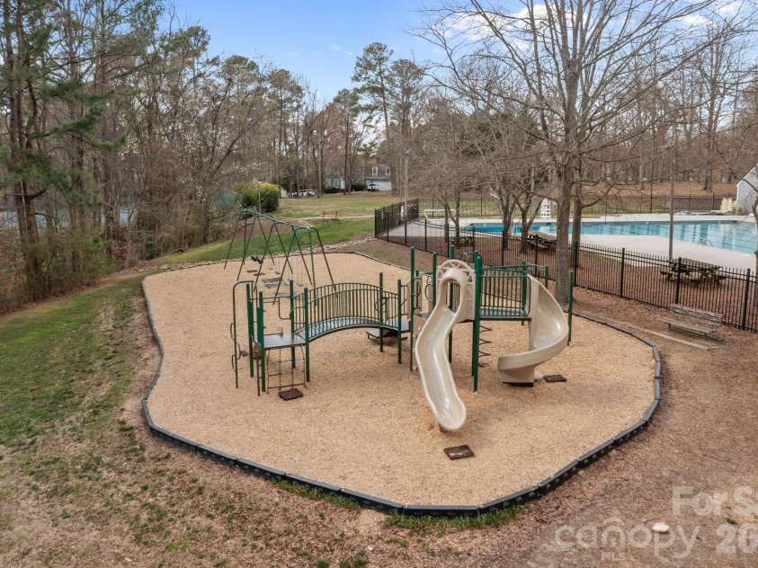 4326 Saxonbury Way, Charlotte, NC 28269.  MLS# CAR4356115, YatesRealty ID 4273. 