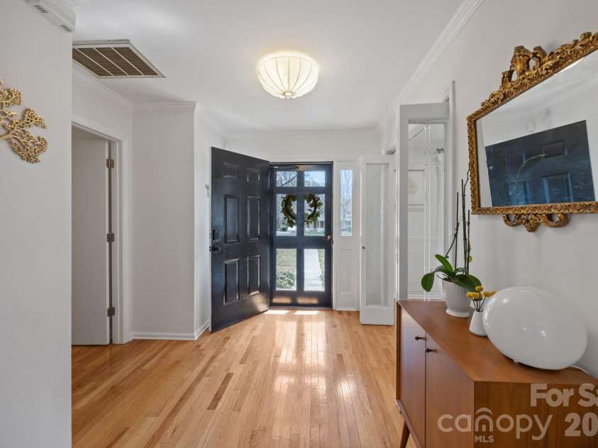 4326 Saxonbury Way, Charlotte, NC 28269.  MLS# CAR4356115, YatesRealty ID 4273. 