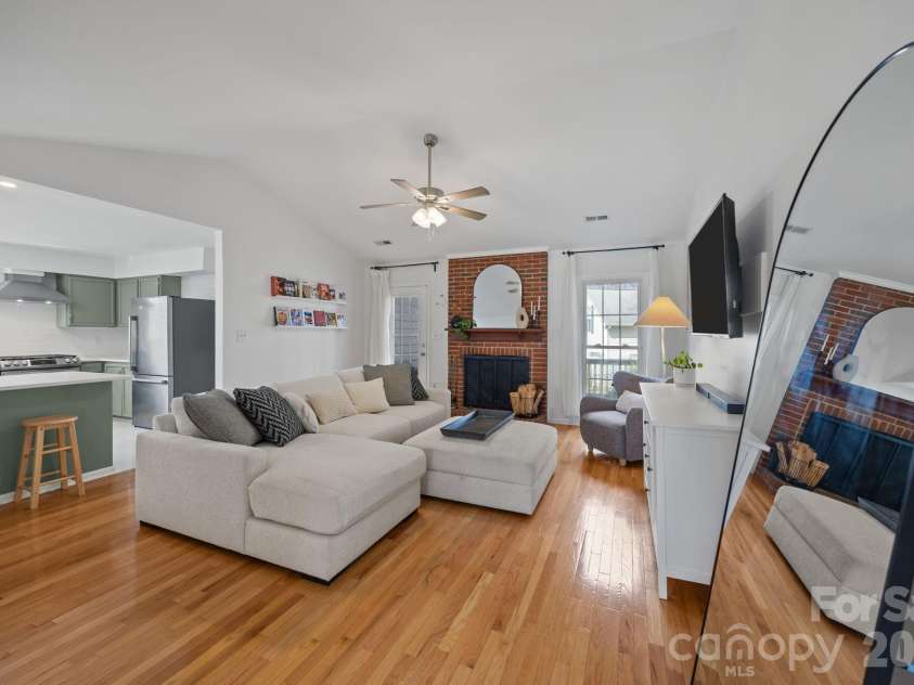 4326 Saxonbury Way, Charlotte, NC 28269.  MLS# CAR4356115, YatesRealty ID 4273. 