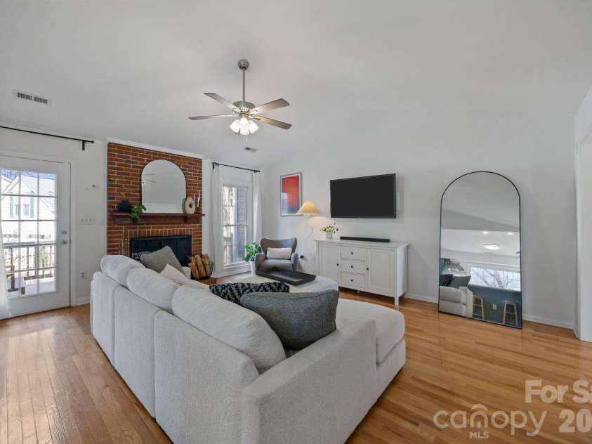 4326 Saxonbury Way, Charlotte, NC 28269.  MLS# CAR4356115, YatesRealty ID 4273. 