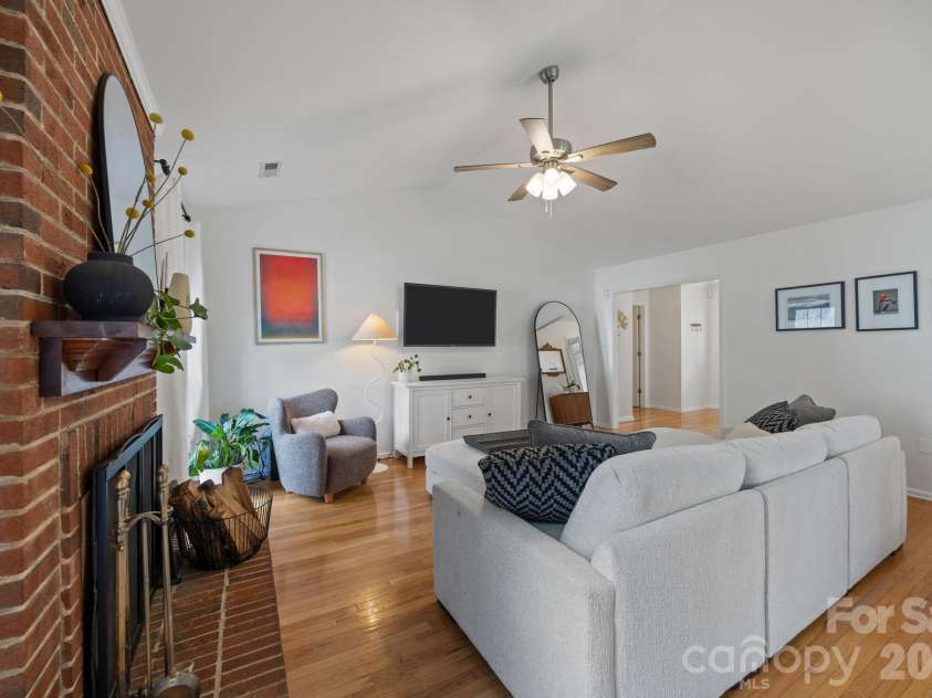 4326 Saxonbury Way, Charlotte, NC 28269.  MLS# CAR4356115, YatesRealty ID 4273. 