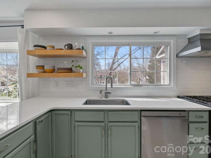 4326 Saxonbury Way, Charlotte, NC 28269.  MLS# CAR4356115, YatesRealty ID 4273. 