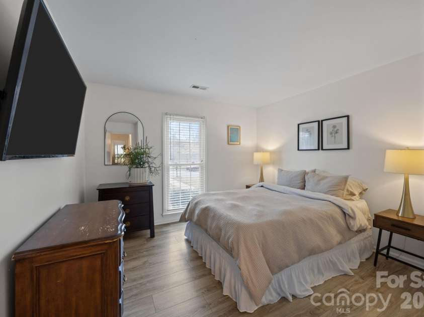 4326 Saxonbury Way, Charlotte, NC 28269.  MLS# CAR4356115, YatesRealty ID 4273. 