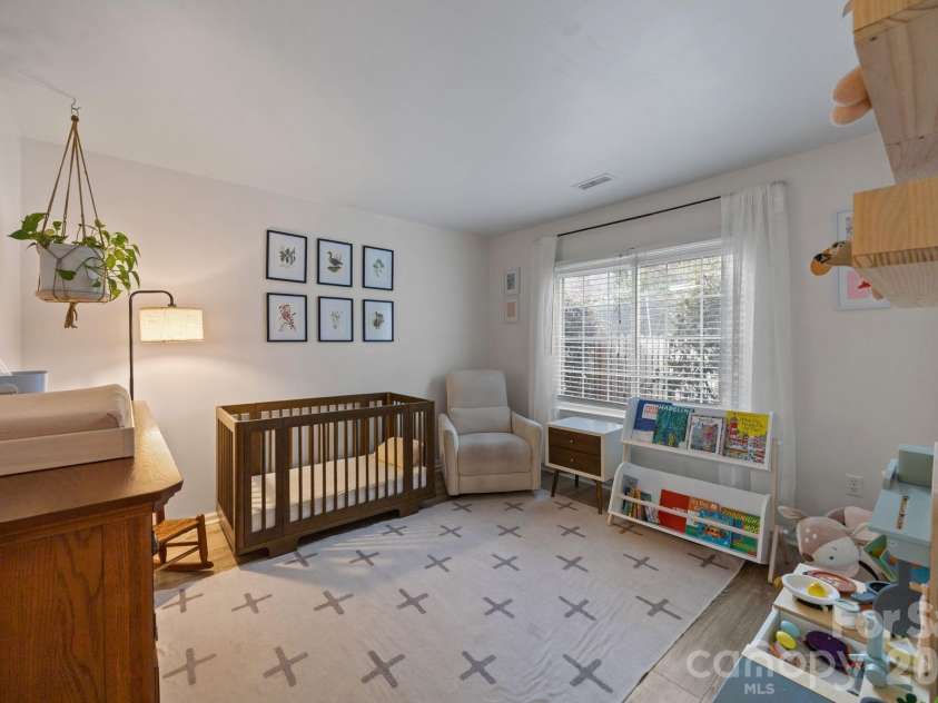 4326 Saxonbury Way, Charlotte, NC 28269.  MLS# CAR4356115, YatesRealty ID 4273. 