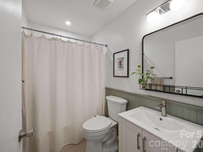 4326 Saxonbury Way, Charlotte, NC 28269.  MLS# CAR4356115, YatesRealty ID 4273. 