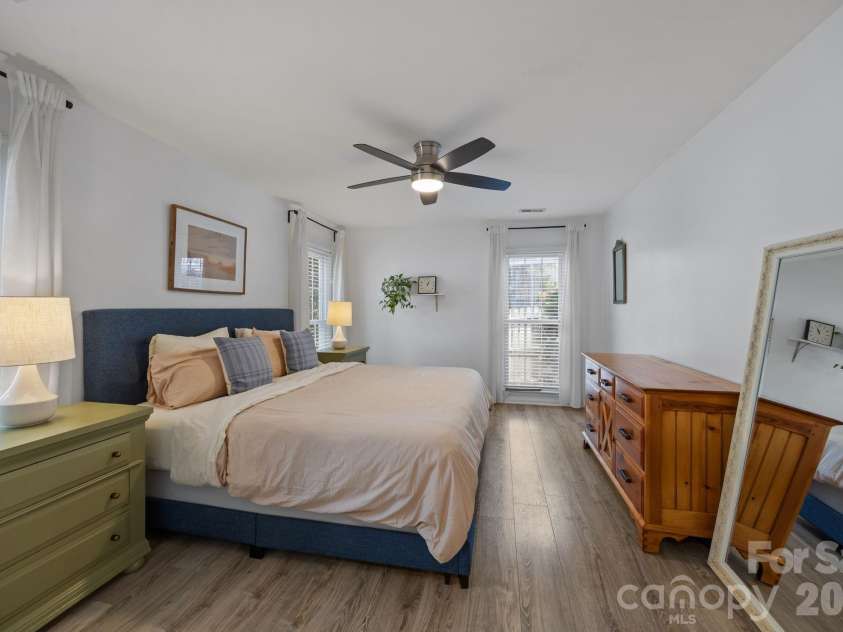 4326 Saxonbury Way, Charlotte, NC 28269.  MLS# CAR4356115, YatesRealty ID 4273. 