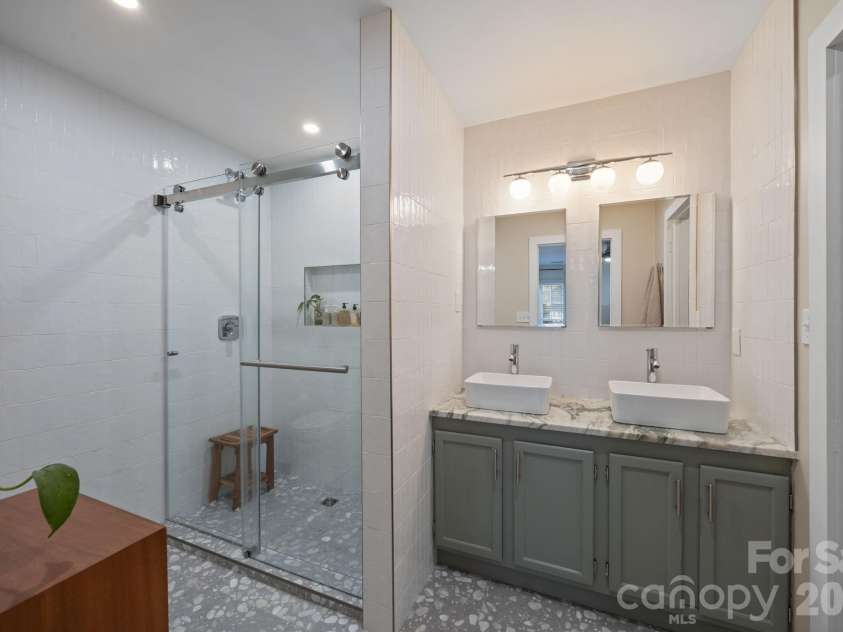 4326 Saxonbury Way, Charlotte, NC 28269.  MLS# CAR4356115, YatesRealty ID 4273. 