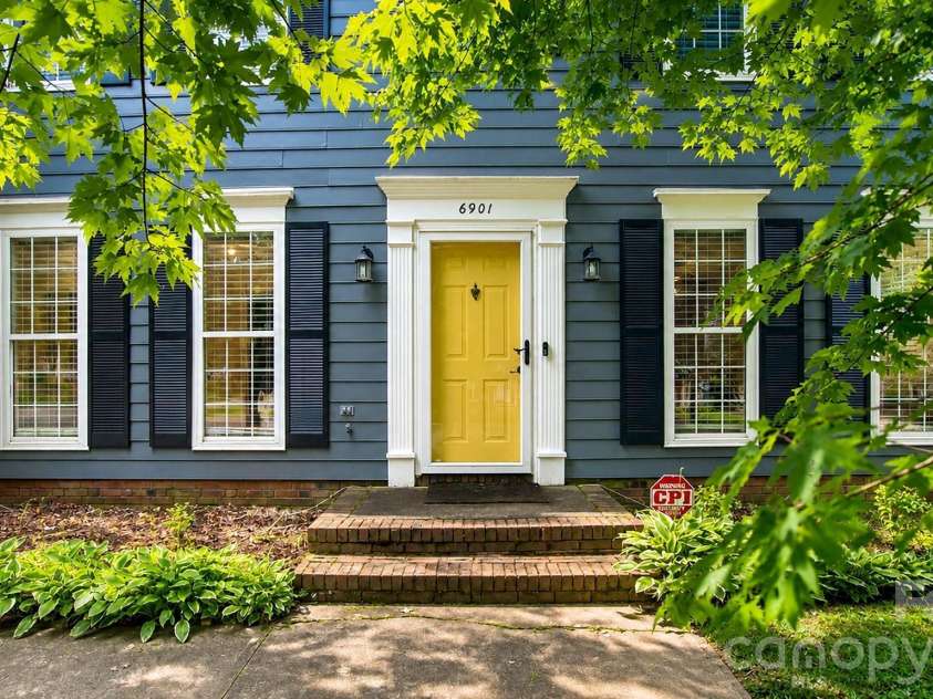 6901 Daerwood Place, Charlotte, NC 28215.  MLS# CAR4386128, YatesRealty ID 42730. 