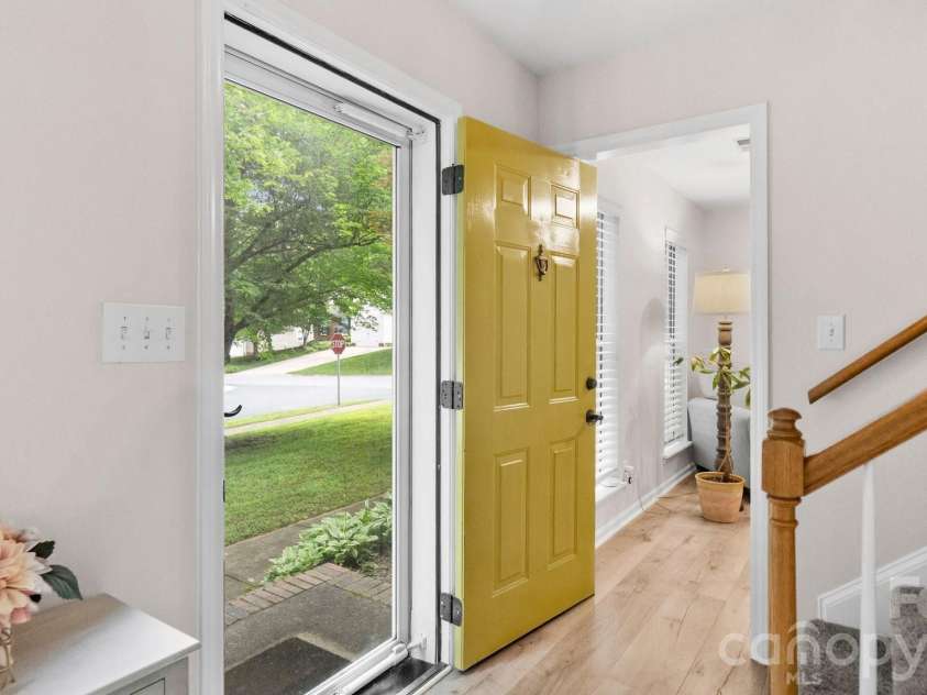 6901 Daerwood Place, Charlotte, NC 28215.  MLS# CAR4386128, YatesRealty ID 42730. 