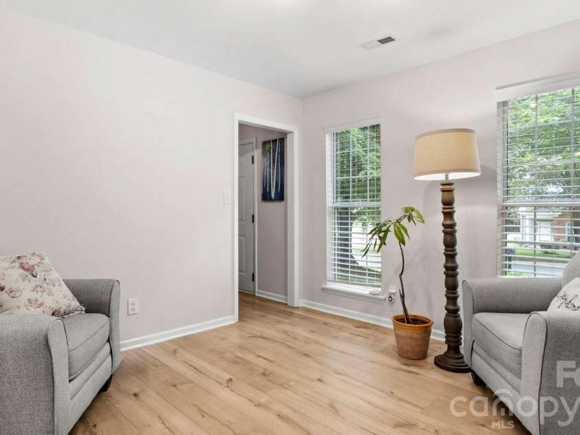 6901 Daerwood Place, Charlotte, NC 28215.  MLS# CAR4386128, YatesRealty ID 42730. 
