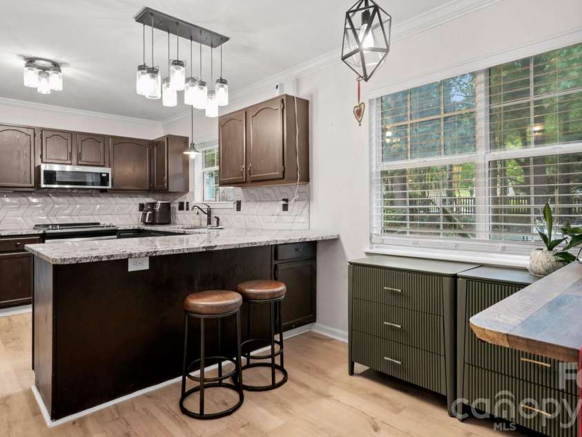 6901 Daerwood Place, Charlotte, NC 28215.  MLS# CAR4386128, YatesRealty ID 42730. 