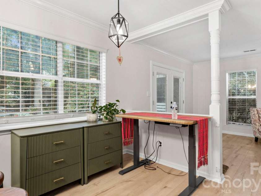 6901 Daerwood Place, Charlotte, NC 28215.  MLS# CAR4386128, YatesRealty ID 42730. 