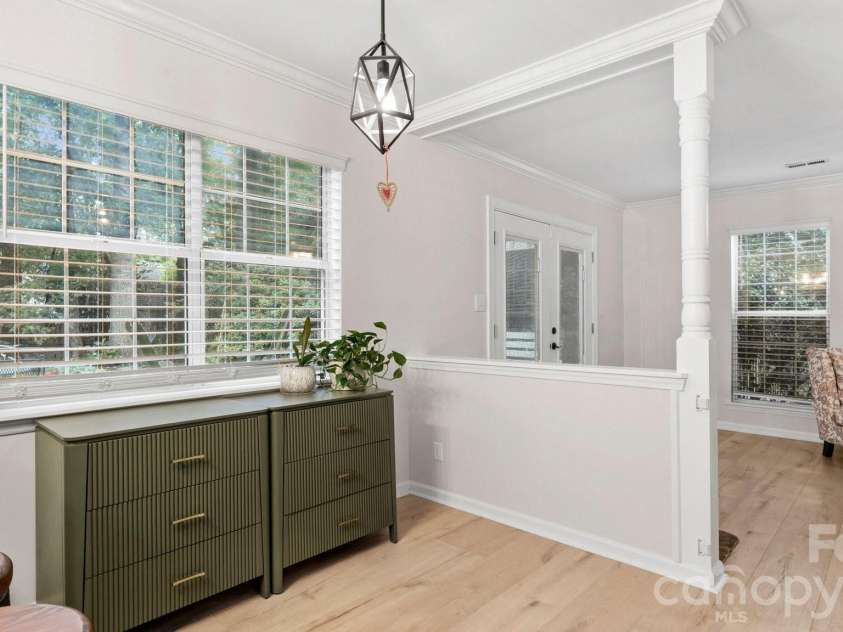 6901 Daerwood Place, Charlotte, NC 28215.  MLS# CAR4386128, YatesRealty ID 42730. 