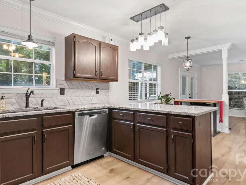 6901 Daerwood Place, Charlotte, NC 28215.  MLS# CAR4386128, YatesRealty ID 42730. 