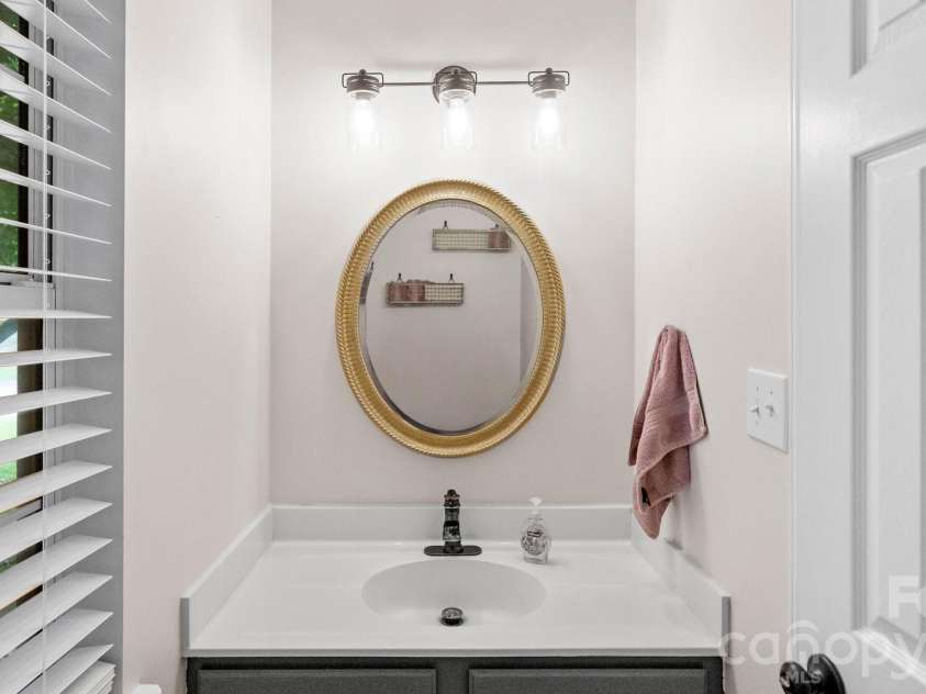 6901 Daerwood Place, Charlotte, NC 28215.  MLS# CAR4386128, YatesRealty ID 42730. 