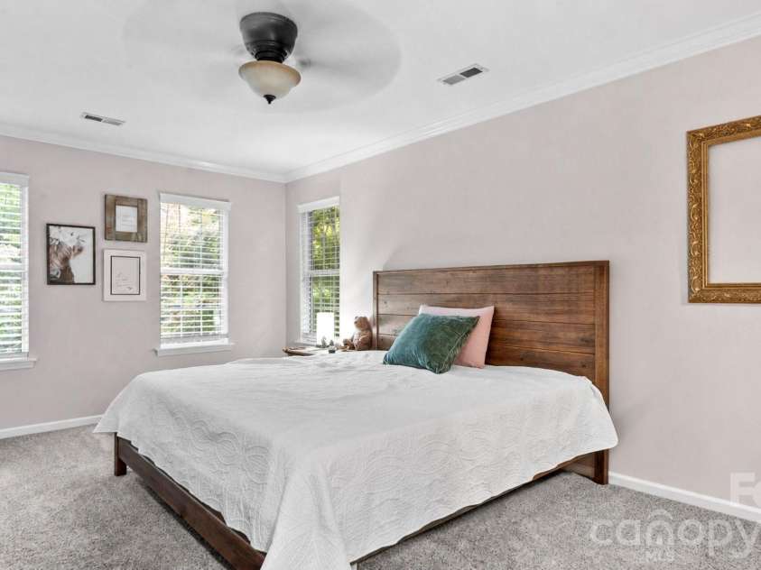 6901 Daerwood Place, Charlotte, NC 28215.  MLS# CAR4386128, YatesRealty ID 42730. 