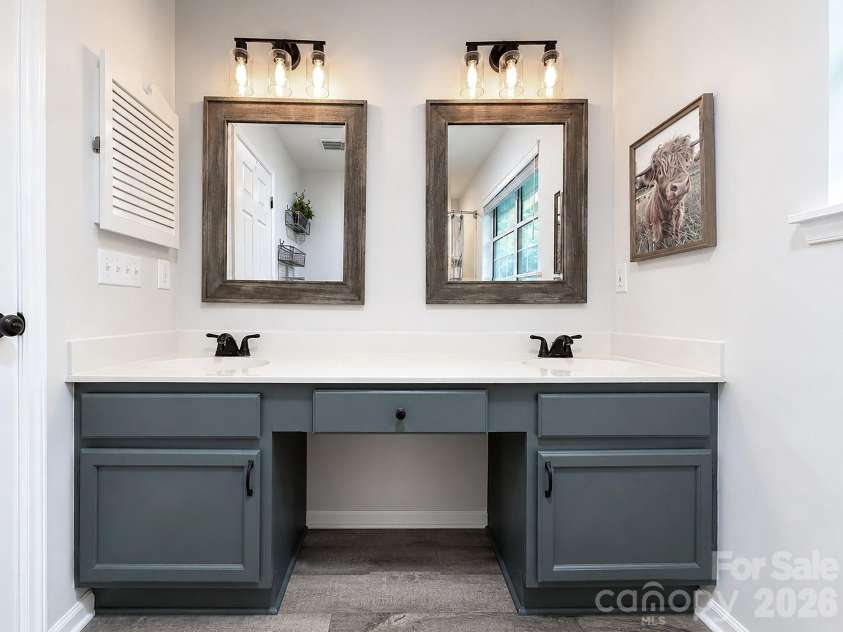 6901 Daerwood Place, Charlotte, NC 28215.  MLS# CAR4386128, YatesRealty ID 42730. 