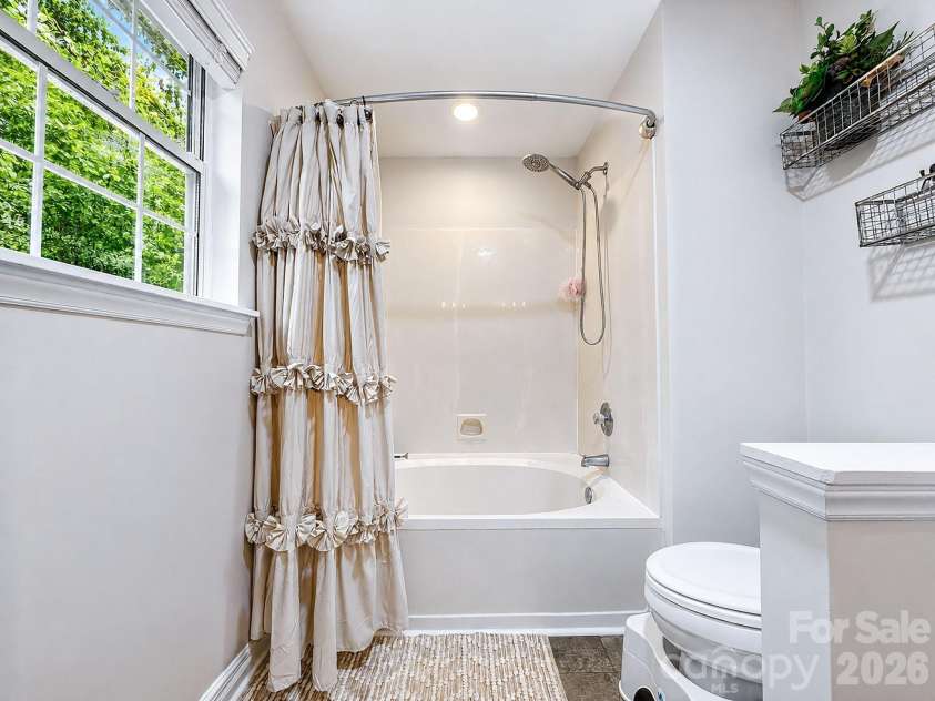 6901 Daerwood Place, Charlotte, NC 28215.  MLS# CAR4386128, YatesRealty ID 42730. 